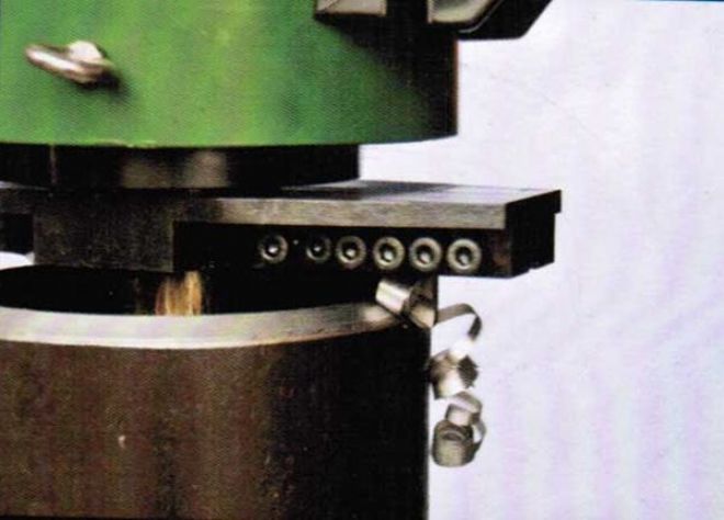 點擊查看詳細信息<br>標題：管子坡口機工作照 閱讀次數：10994