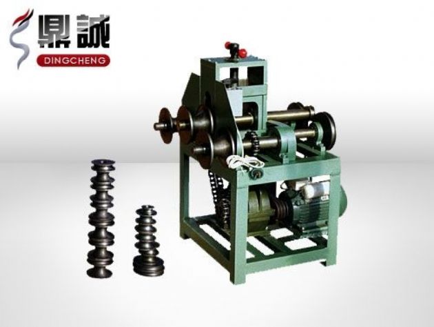 點擊查看詳細信息<br>標題：立式多功能滾動式彎管機 閱讀次數：5590