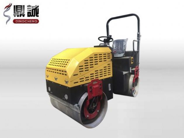 點擊查看詳細信息<br>標題：2.5噸全液壓座駕式振動壓路機 閱讀次數：15344